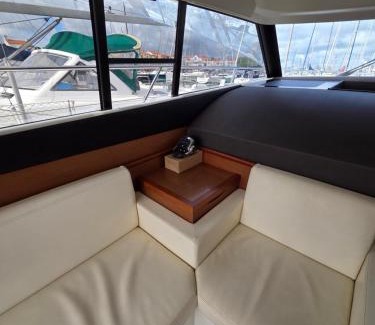 Les Sables d'Olonne Boat Rental | Vedette KEFI Prestige 350 Fly