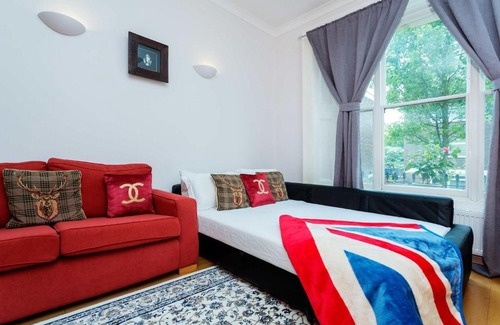Westbourne Green Apartment | Veeve - Little Venice Hideaway