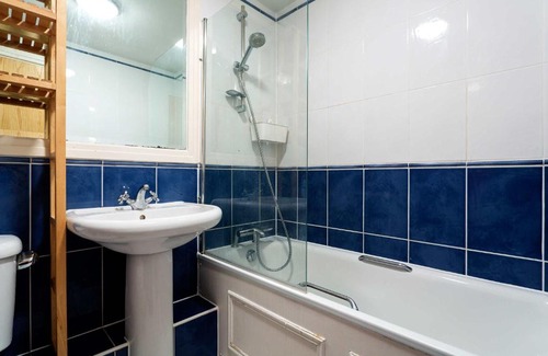 Wandsworth Apartment | Veeve - Riverside View