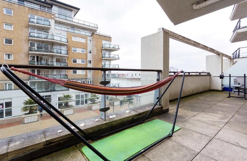 Wandsworth Apartment | Veeve - Riverside View