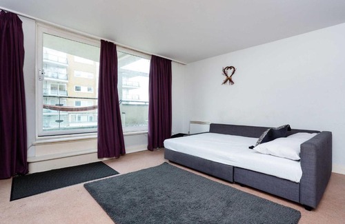 Wandsworth Apartment | Veeve - Riverside View