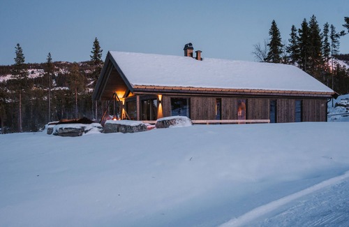 Nes Cabin | Velkommen til Kveldsro – en familievennlig hytte i hjertet av Nesfjellet.