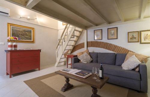 Oltrarno Apartment | Vellutini by Mmega