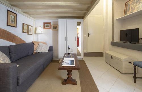 Oltrarno Apartment | Vellutini by Mmega
