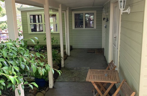 Yinnar South Cottage | Venetta Country Cottage (Butterfly Cottage) Escape to the countryside