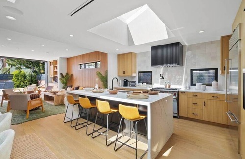 Venice House | Venice Open Designer House w Pool
