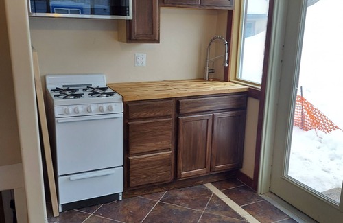 St. Anthony Apartment | Venture Gateway to National Parks, BYUI, Sand Dunes free WIFI sleeps 3