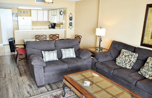 Ocean Drive Condo | Verandas 305- Oceanfront 3BR Condo-Oceanfront Pool- Walk to Main Street