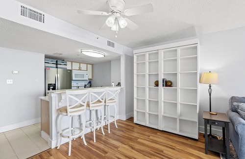 Ocean Drive Apartment | Verandas 402 - Oceanfront with Pool