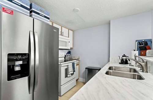 Ocean Drive Apartment | Verandas 402 - Oceanfront with Pool