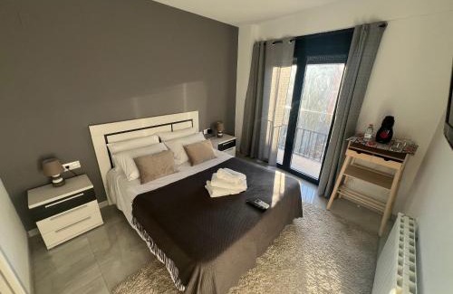 El Mercat House | Veronica Center Room