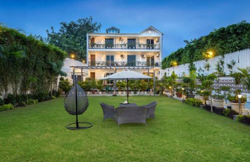 Noida Villa | Versace Farms 5-BHK Farmhouse With Private Pool, Gazebo & Lush Garden