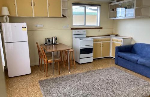 Lake Wangary Apartment | Very basic Cabin next to Long Beach & National park