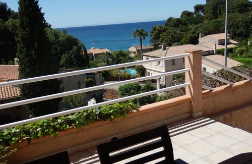 Le Pradet Villa | Very beautiful Provencal villa in a quiet setting, with sea view and outdoor heated swimming pool