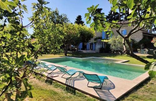 Cavaillon Villa | very beautiful provencal mas with pool, in the country, between cavaillon and l'isle sur la sorgue - sleeps 10
