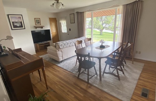 Lava Hot Springs Cottage | Very clean and quiet place. Close to golf course and hot springs