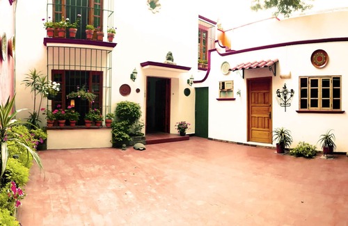 Del Carmen House | Very close to the House of Frida Kahlo!