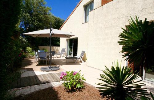 Hourtin-Plage House | Very comfortable house steps from the beach with garden and terrace