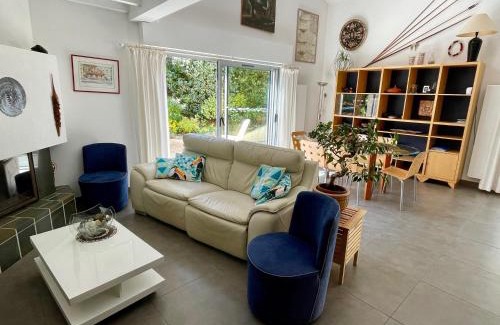 Hourtin-Plage House | Very comfortable house steps from the beach with garden and terrace