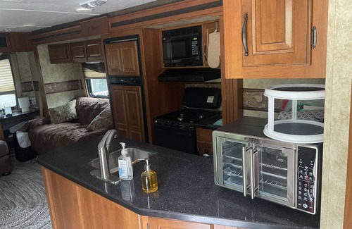 Cedar Mountain House | Very comfortable 32 foot Camper Trailer with 3 slide outs