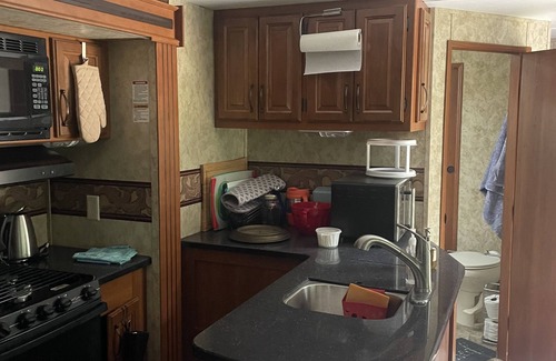 Cedar Mountain House | Very comfortable 32 foot Camper Trailer with 3 slide outs