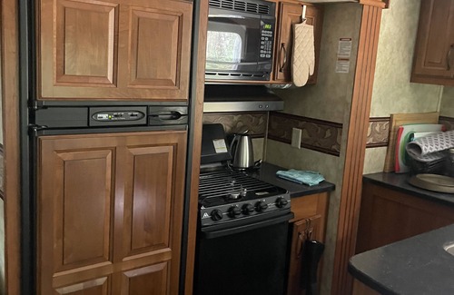Cedar Mountain House | Very comfortable 32 foot Camper Trailer with 3 slide outs