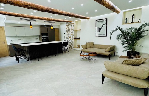 Antibes Old Town Apartment | Very large, refined apartment in the heart of old Antibes