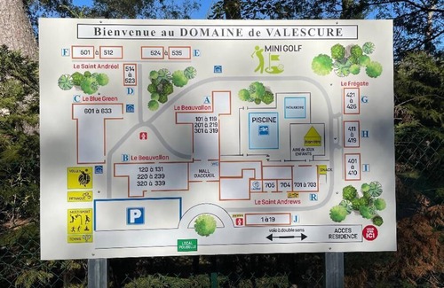 Valescure Apartment | Very nice clean apartment in Saint-Raphaël with a view of a private park