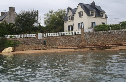 Lanmodez Villa | Very quiet seafront house with unobstructed sea view