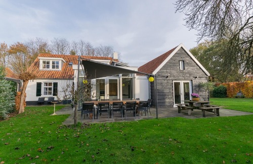 Oosterhout House | Very stylish and tastefully decorated luxurious villa