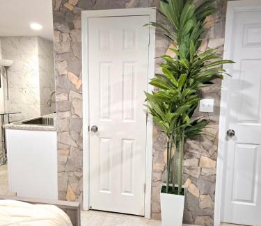 East Side House | Vessel Hotel Studio Suite of Atlanta