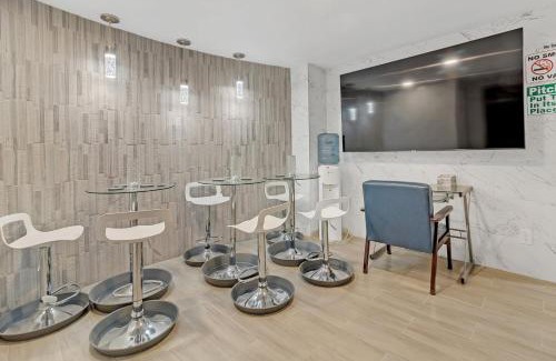 East Side House | Vessel Hotel Studio Suites of Atlanta, GA