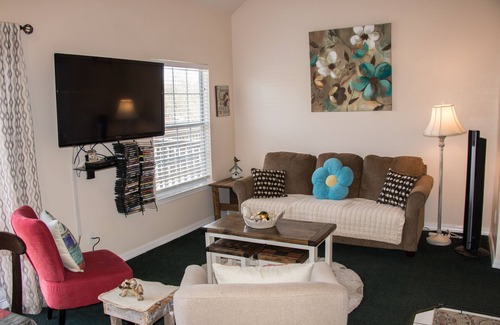 Table Rock Condo | Vet Owned 2 KING beds ,Wifi/Big Screen TV! ONE Dog ok w/pet fee.