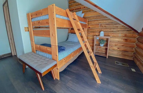 Pine Cabin | Vevee's Pine A-Frame Retreat