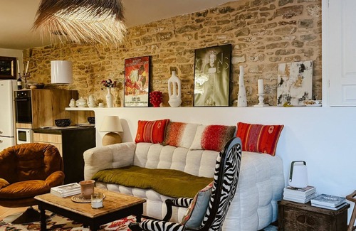 Saint-Maurice-de-Cazevieille House | Villa Pretty is a charming village house with its own pond.