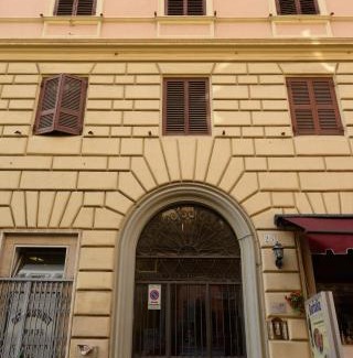 Rione XVIII Castro Pretorio Apartment | Via Montebello