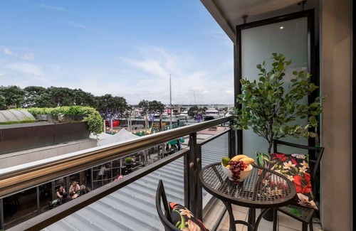 Auckland Central Business District Apartment | Viaduct Royale - Quays
