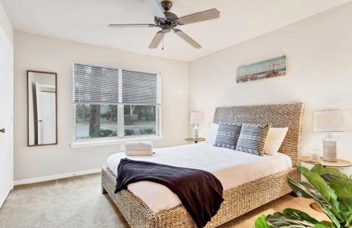 Trailer Estates Apartment | Viagem Attractive 1BR Balcony Pool Gym near IMG