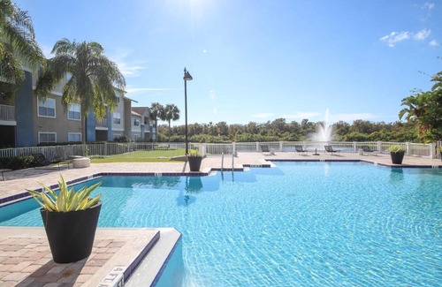 Trailer Estates Apartment | Viagem Quiet 2BR Balcony Pool Gym 4min to IMG