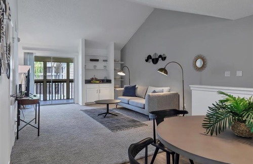 Trailer Estates Apartment | Viagem Sunny 2BR with Gym and Parking