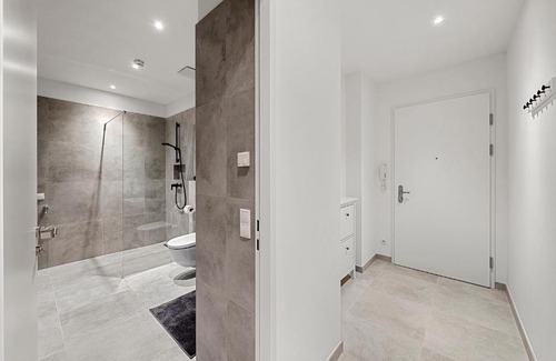 Althangrund Apartment | VibeStudio 305 - Central - AC - Licensed - Parking Nearby