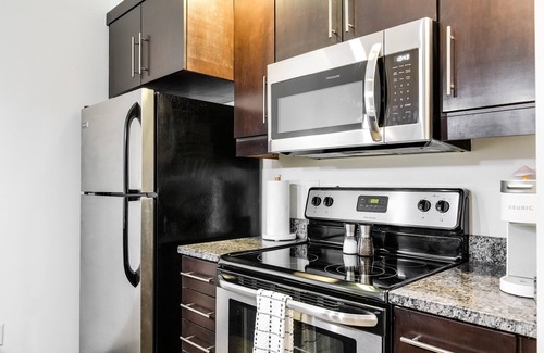 Monroe Ward Apartment | Vibrant 1-Bedroom Loft with Free Parking and Wifi