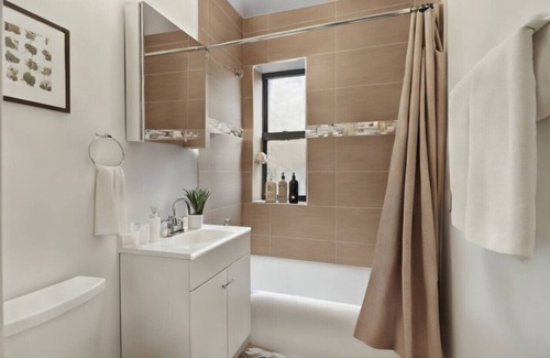 Boystown Apartment | Vibrant 2BR and 1BA Apartment Furnished