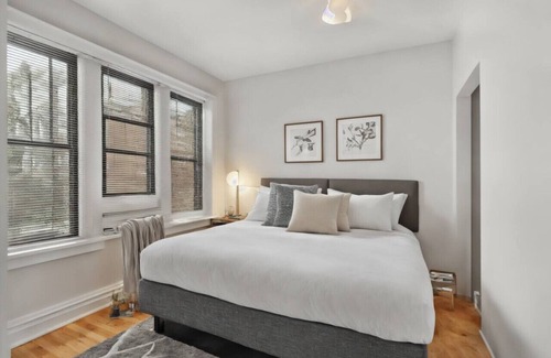 Boystown Apartment | Vibrant 2BR and 1BA Apartment Furnished