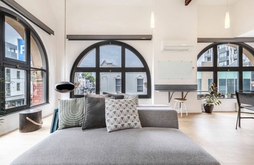 Cremorne Apartment | Vibrant apartment close to the MCG!!