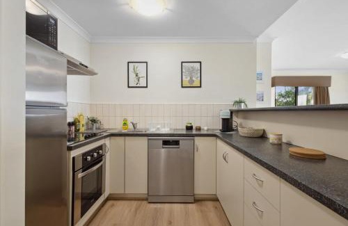 Northbridge Apartment | Vibrant Apartment in Northbridge