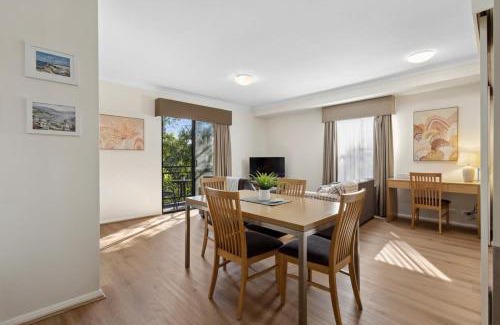 Northbridge Apartment | Vibrant Apartment in Northbridge