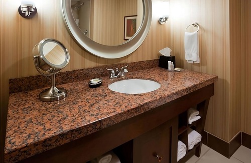 Wauwatosa Hotel | Vibrant Downtown Wauwatosa Stay! 2 Comfortable Units with Pool & Free Parking!
