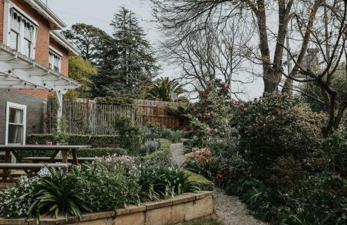 East Launceston House | Vibrant Dual Retreat Vagabond s Rest Rose Gold Hideaway