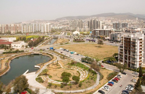 Karsiyaka Apartment | Vibrant Flat near Trendy Attractions in Karsiyaka